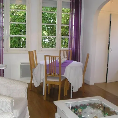 Appartement T3 Avec Jardinet. 2 ** 아파트 *